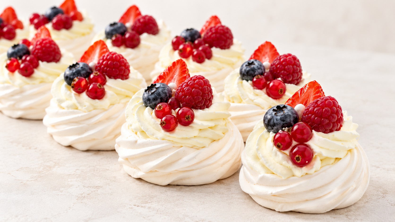 Cafe_Mademoiselle_kohvik_tallinnas_Pavlova_koogid_tellimine